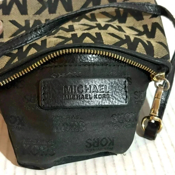 Michael Kors MK signature print canvas wallet - Picture 4 of 7